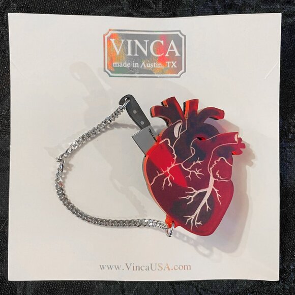 Vinca Heart of Aghast Brooch - Frosted Red - Picture 3 of 8